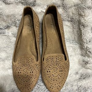 Vintage7Eight tan flats worn a few times in great condition size 9